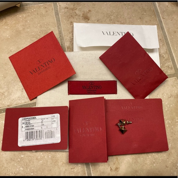 Auth Valentino Garavani Rockstud Compact Wallet - Picture 8 of 11